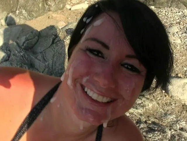 Public-Gesichtsbesamung XXL vom Fremdschwanz am Strand.