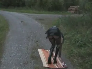 Outdoor nen fetten Dildo in die Fotze