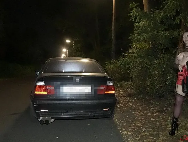 im Auto ficken zu lassen