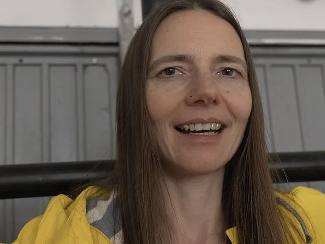Die Milf muss Ihre eigenen Düfte einatmen