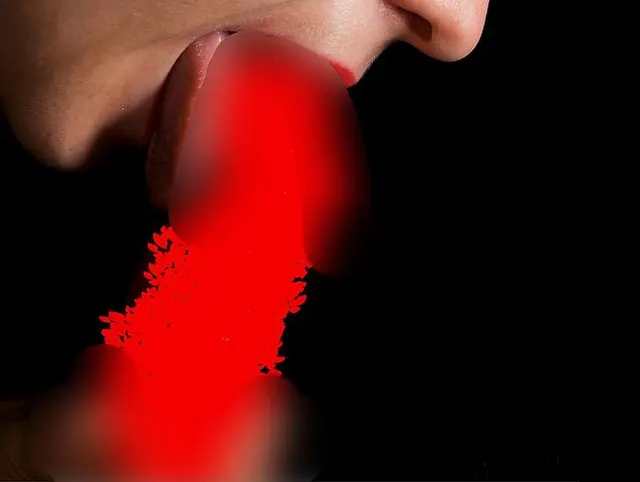 561 Zärtliche Spiele mit direktem Penis, erregten Lippen