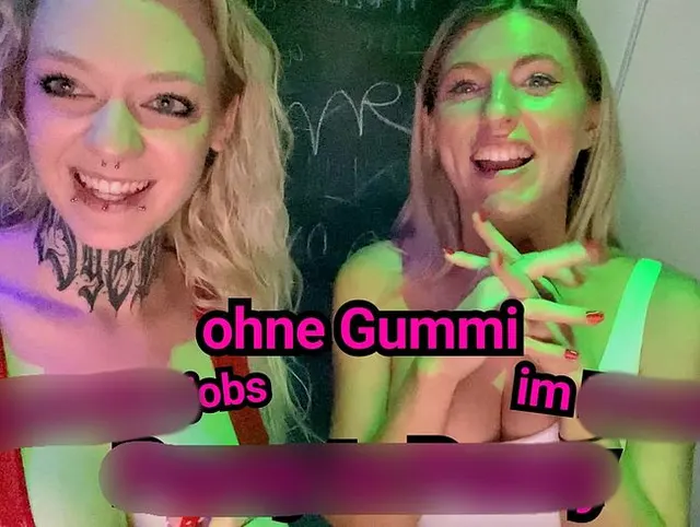 Perverses Wettwichsen im Pornokino!! Wer lässt den Schwanz kommen?