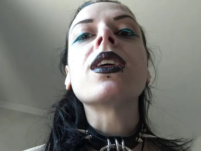 Femdom-Demütigungen und Teasing