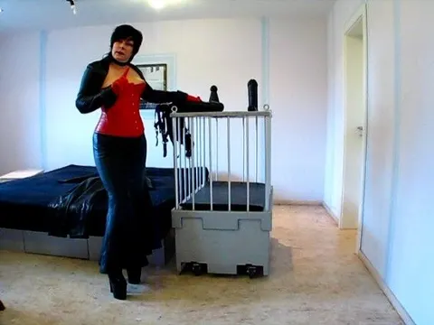 Lederdom erzieht dich zur Analhure