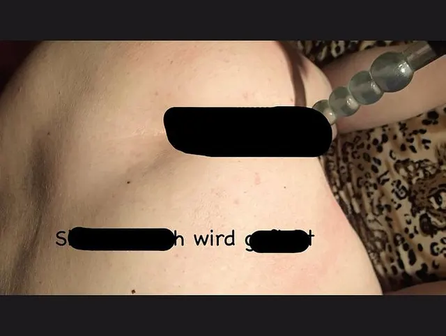 Sklave wird in den Po gefickt