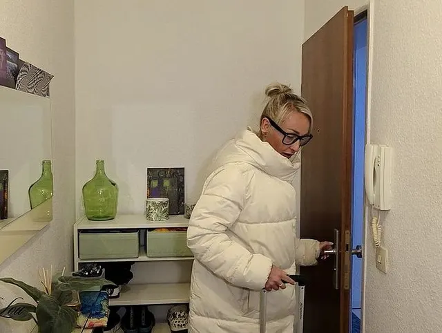 gestresst zurück aus dem Urlaub, meine Fickmaschine weiß was hilft