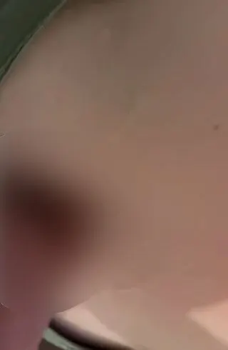 Ich lutsche dein geilen Schwanz .