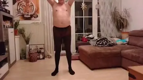 Bullwhip Session in Nylonstrumpfhose für den Sklaven Part 2