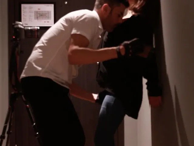 Naughty Student FINGERING ass & PUSSY nach ihrem UNIVERSITÄTS-VORTRAG in meinem AMSTERDAM HOTEL
