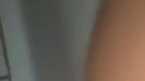 Er überraschte mich von hinten in der Dusche