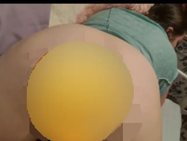 Ja, schieb mir den Dildo tief rein bis zum Orgasmus