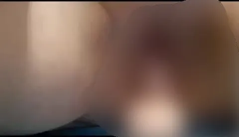 Ich ficke meine nasse Muschi durch bis ich schreie