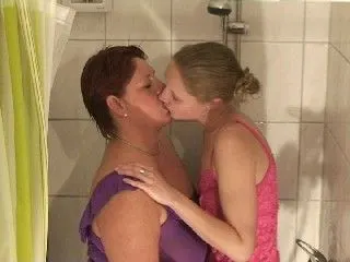 Lesbospiele in der Dusche...