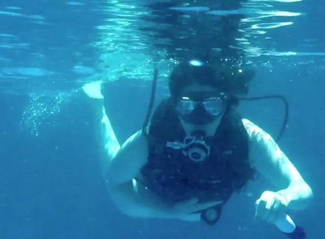 Diving with vib and high-cut wetsuit