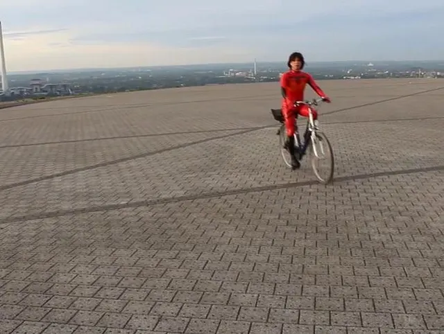 Latex-Ausflug Rot  mit den Rad 2