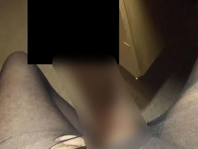 Den prallen Schwanz megaheftig abgewichst, schöne Spermafontänen....
