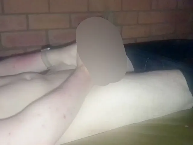 Wichsen mit einem durchsichtigen Fleshlight in Skinz auf dem Wasserbett