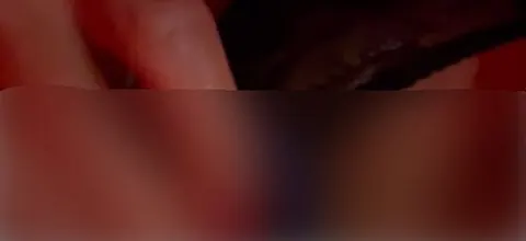 Nahaufnahme eines Schwanzes der mich ordentlich durchfickt und meinem Spielzeug