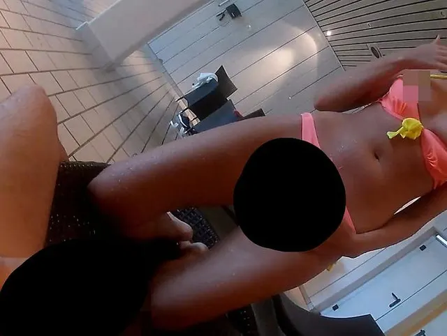 Erstmal Sex im Pool unter dem Wasser Sperma schlucken