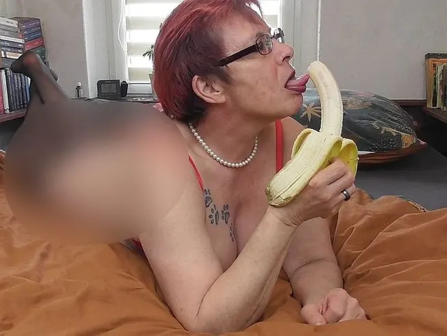 Ein leidenschaftlicher Bananen-Blowjob...