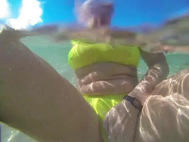 meine titten schwimmen lassen  . . .