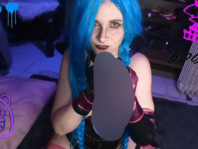 get Jinxed - langer Dildo und Fingerspiele in latex