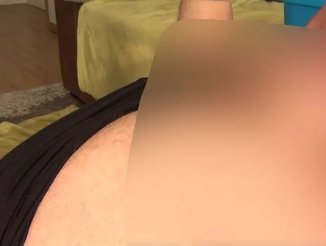 Twink fisted mich mit blanker Hand und stopft die Arschfotze mit einer Boxershorts aus