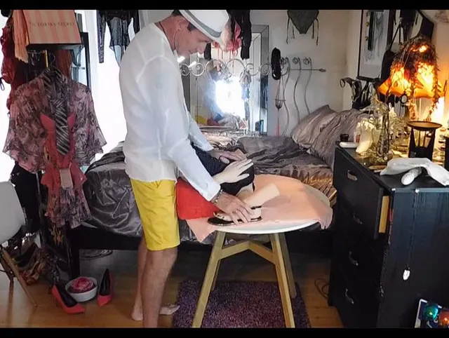 Meinen geilen Asien Torso auf dem Tisch gefickt...und dabei ihre Finger und Fuesse gelutscht!