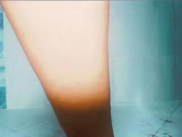 Fick meine mit Sperma gefüllte Muschi mit einem Dildo