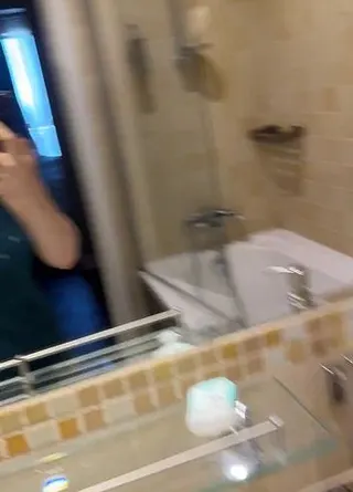 Bin morgens aufgewacht und musste mich direkt fingern