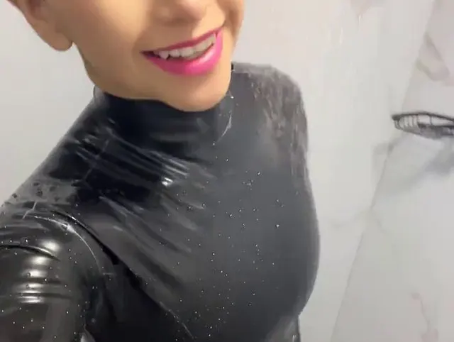 Latex Show3r