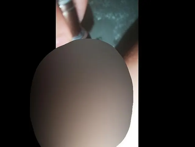 Ich befriedige mich mit dem Duschstrahl