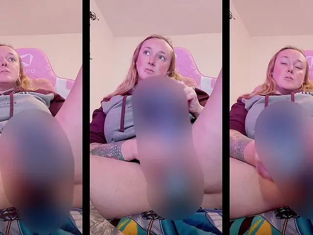 Pussyspiel mit riesigem blauen Spielzeug