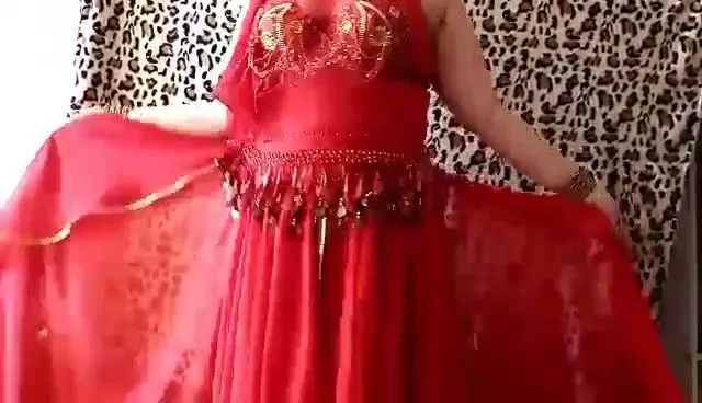 Sexy Mädchen tanzt für ihren Prinzen
