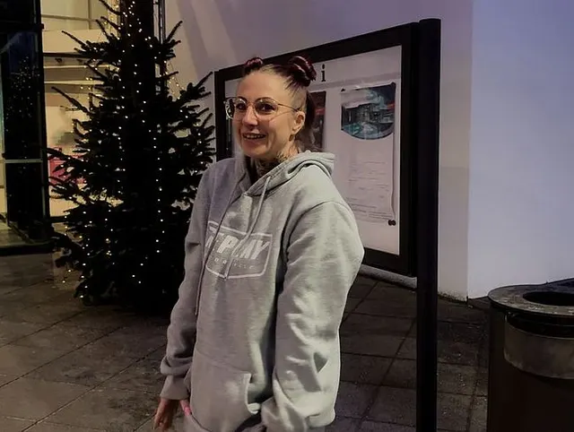 100 % echter USER-FICK in Therme! Mega versaut & publik! Teilweise ohne Ton!