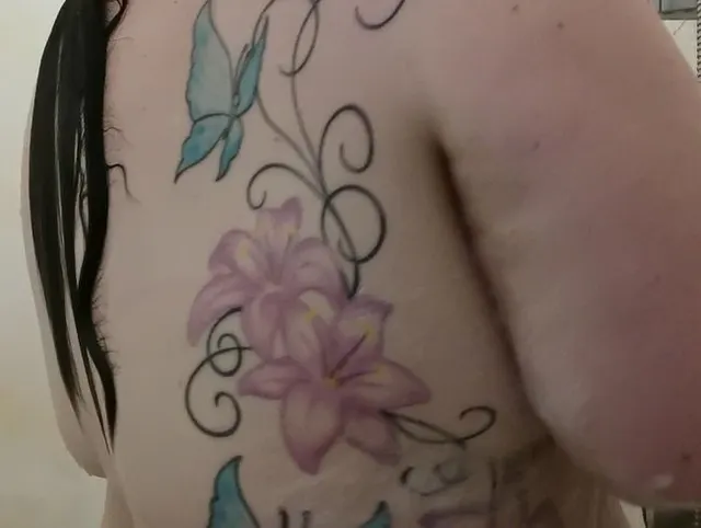 Geile Titten massage unter der Dusche