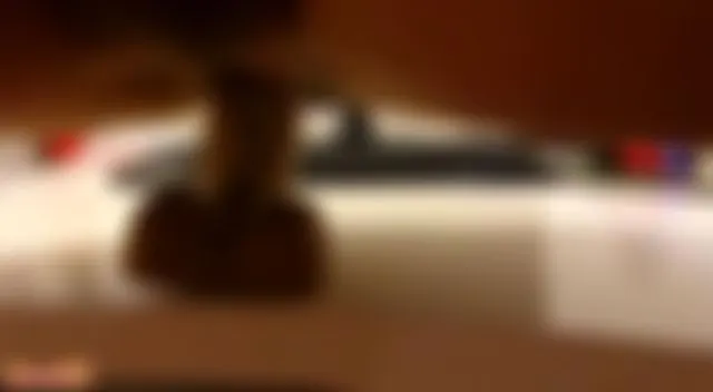 Dildo auf dem Schreibtisch...