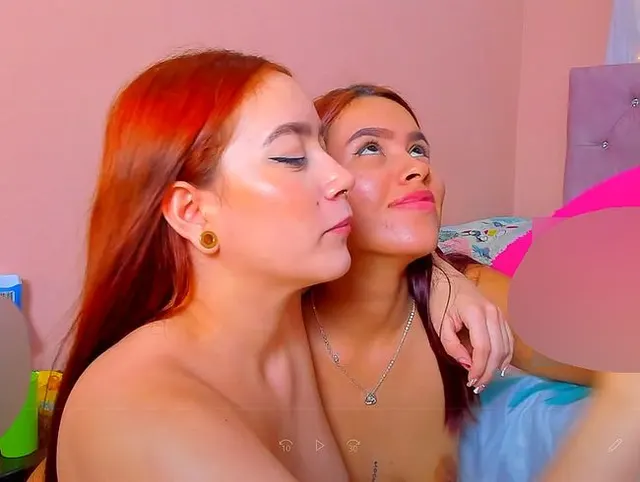 Sperma auf Amys und Evas Gesicht mit Handjob und Blowjob