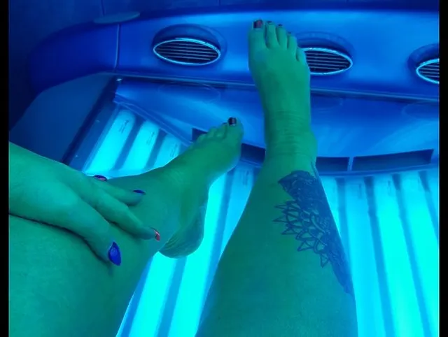 Meine schönen Füsse im Solarium bräunen Ach