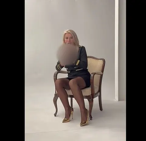 Backstage auf Fotoshooting mit XXL Glasdildo 32/7