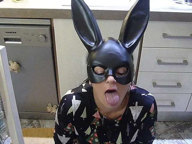 Ich bin nur ein Sperma-Dump für Männer BUNNY MASK