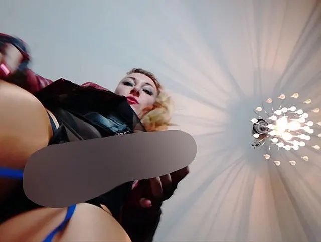 Halt die Fresse und lutsche meinen fetten Schwanz, Sissyschlampe!| by Lady_Demona