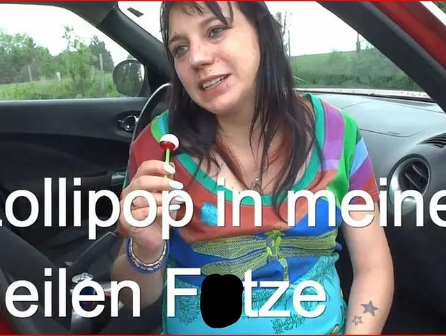 Eigenen Fotzensaft vom Lollipop geleckt