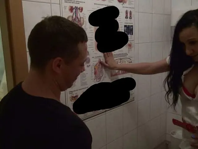 Gnadenlos vom Praktikant durch gefickt auf Frauenarztstuhl
