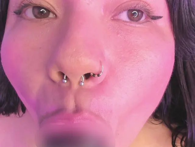 langsamer Blowjob mit süßem braunen Augenkontakt