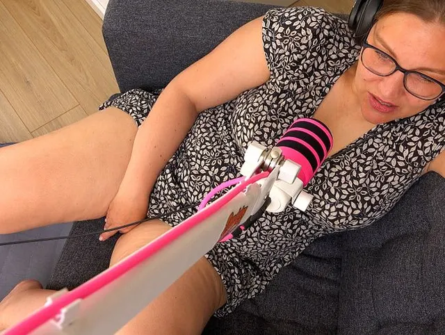 Dirty Talk Reaction Video mit Fick-ASMR meiner feuchten Fotze und Creampie auf mein Kommando