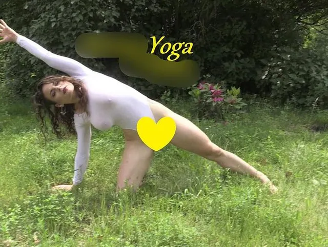 Peeing Yoga Pusssy