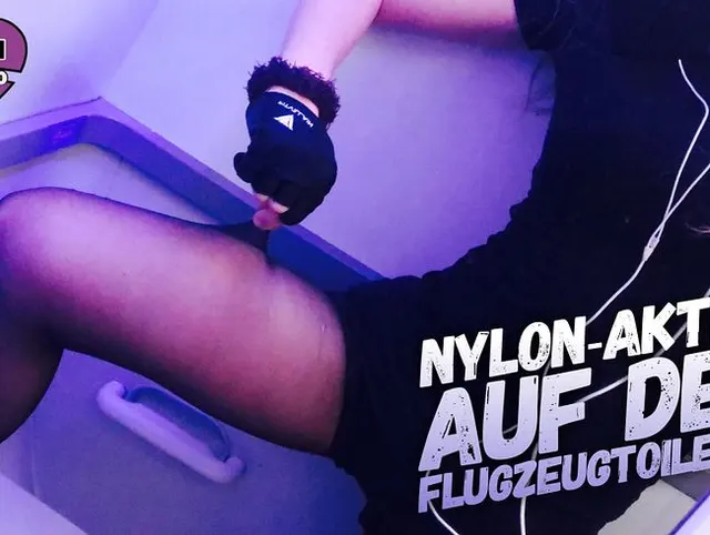 Nylon Action auf der Flugzeugtoilette