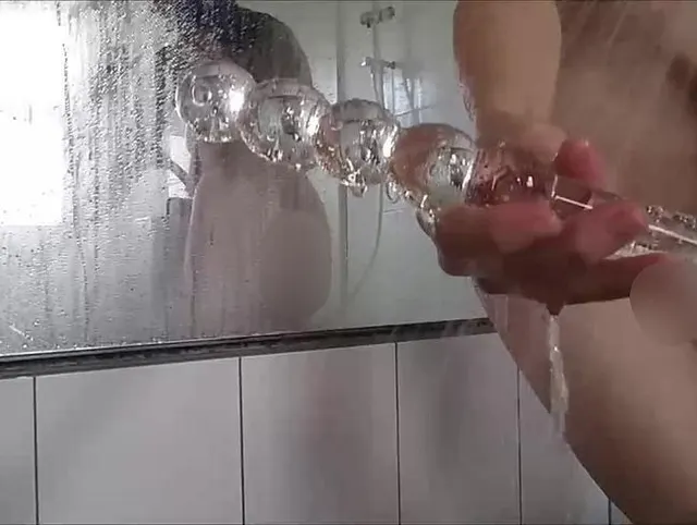 Glasdildo unter der Dusche - geile Kombi!