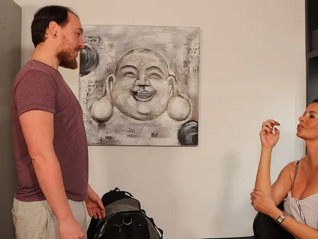 In der Fitnessstudio Umkleide den Jungschwanz abgemolken!